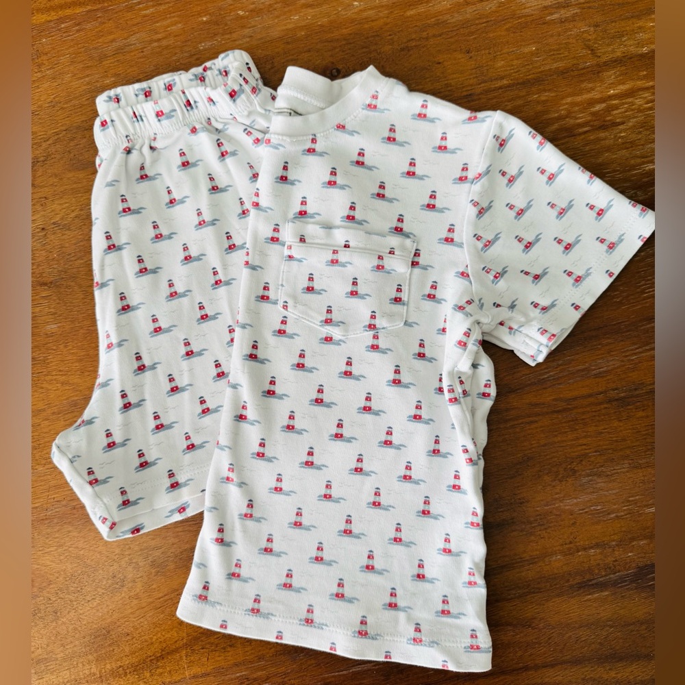 Lila and Hayes short outfit. Lighthouses. Size 5. GUC. 100% Pima Cotton.